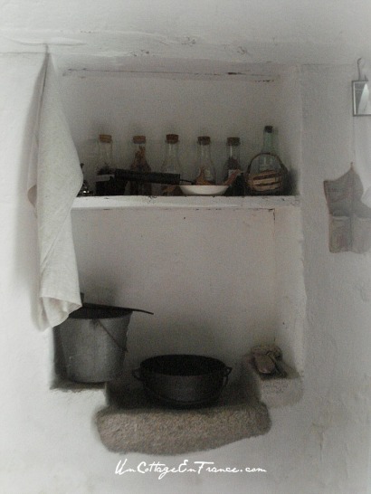 Chez moi, c'est devenu un placard - At my place, the sink corner has become a cupboard
