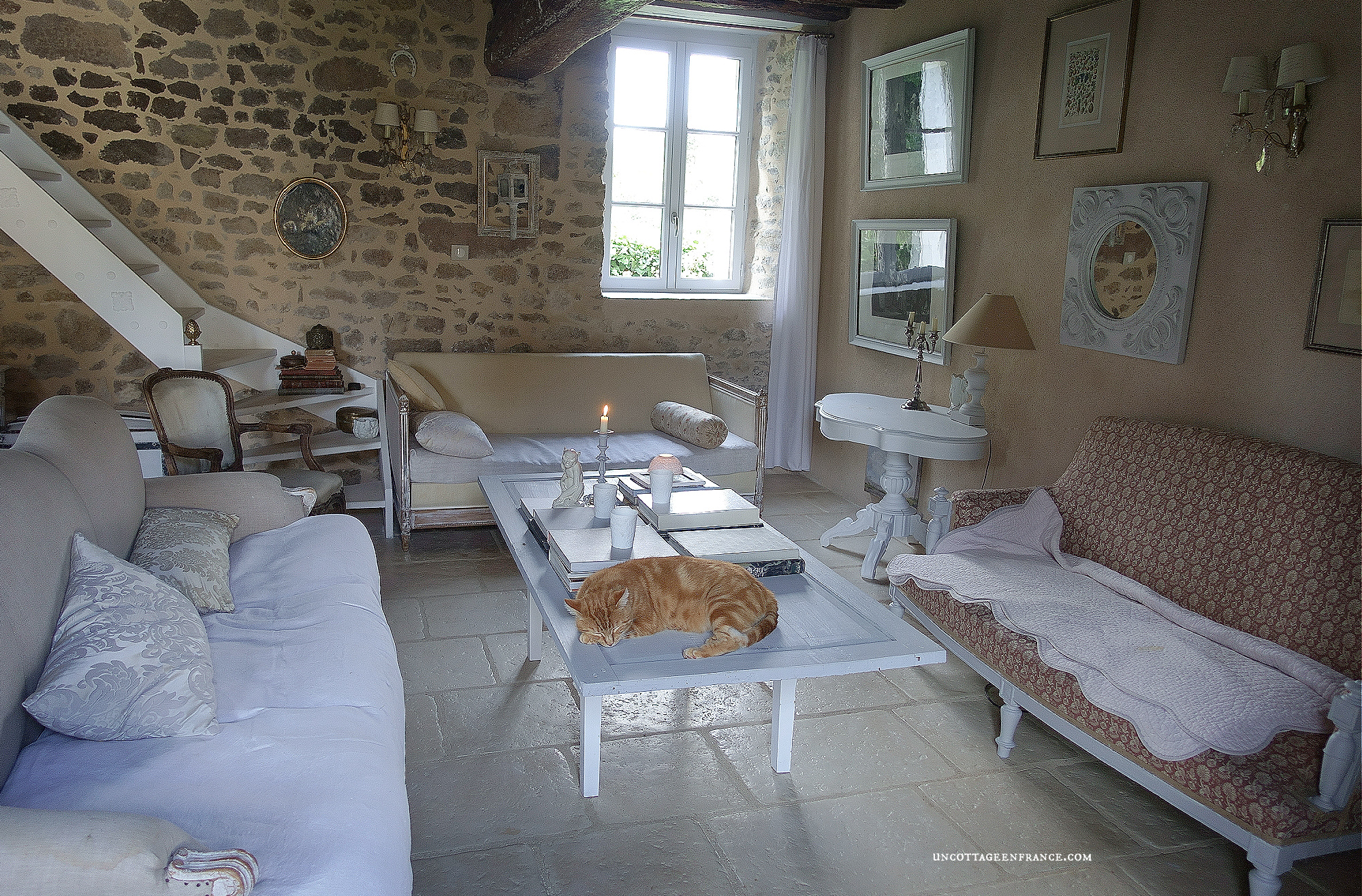 #whitecottagecharm #uncottageenfrance #campagnechic #frenchinterior #frenchfarmhousestyle #frenchcountry #frenchliving #fixerupperstyle #frenchcountrycottage #allthingsfrench #frenchcottage #farmhousevignette #cottagevignette #chippypaint #frenchdecoration #fermette #countrychic #rustique #rusticdecor #decorustic #cottagedecor #maisondecampagne #campagnedecoration #countryhomemag #brocante #monochromehome #greycottage #frenchgrey #gristendre #grischic #storebouillonné